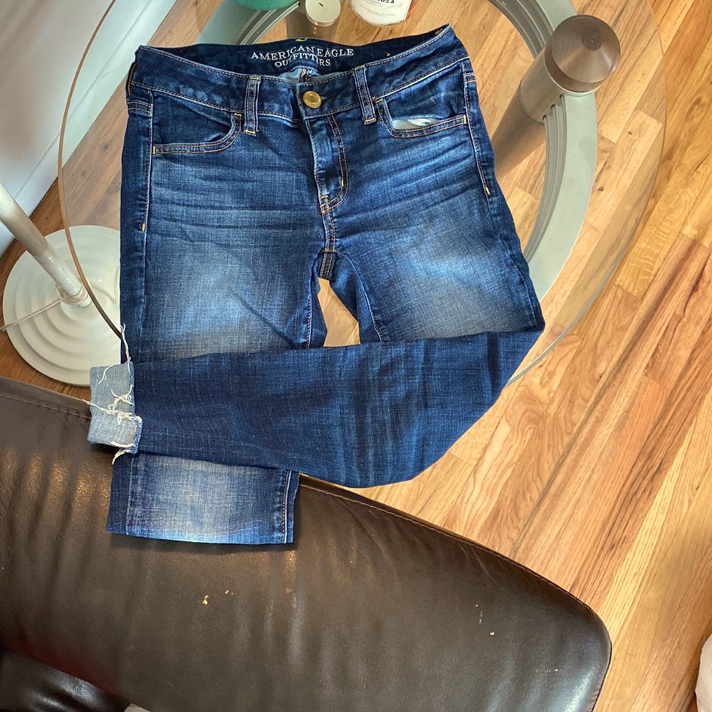 Low-rise American eagle jeans size 2short dark wash faded jeans
